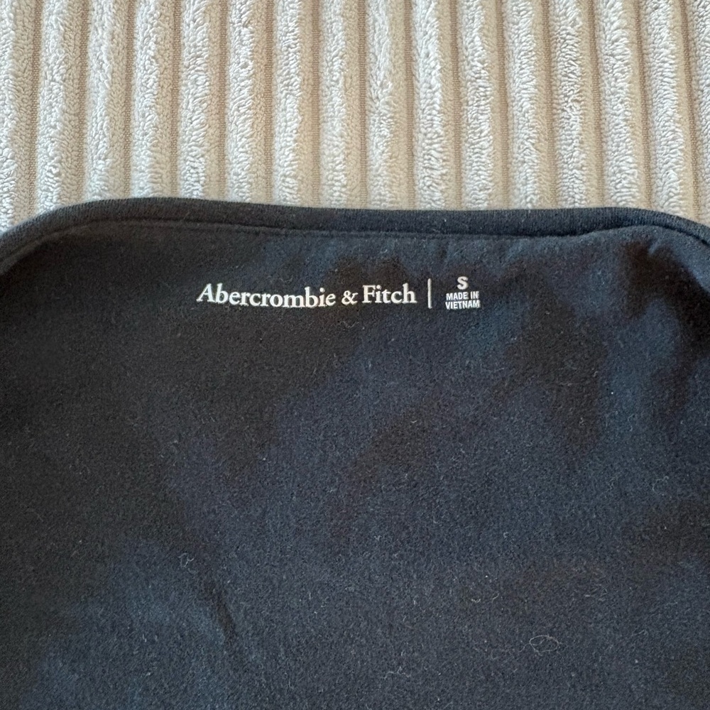 Abercrombie & Fitch The Ava Black Top - Picture 2 of 3